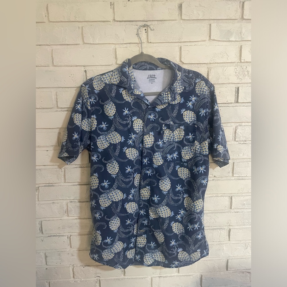 IZOD Saltwater Performance button down. Size S. EUC pineapple and floral print.